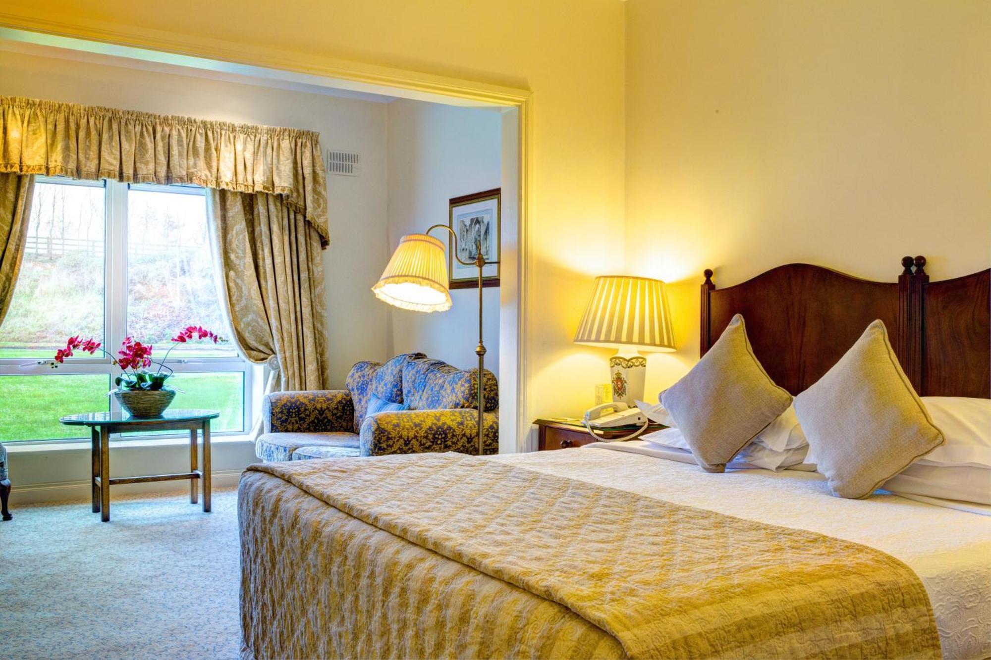 ניוברידג' The Keadeen Hotel מראה חיצוני תמונה