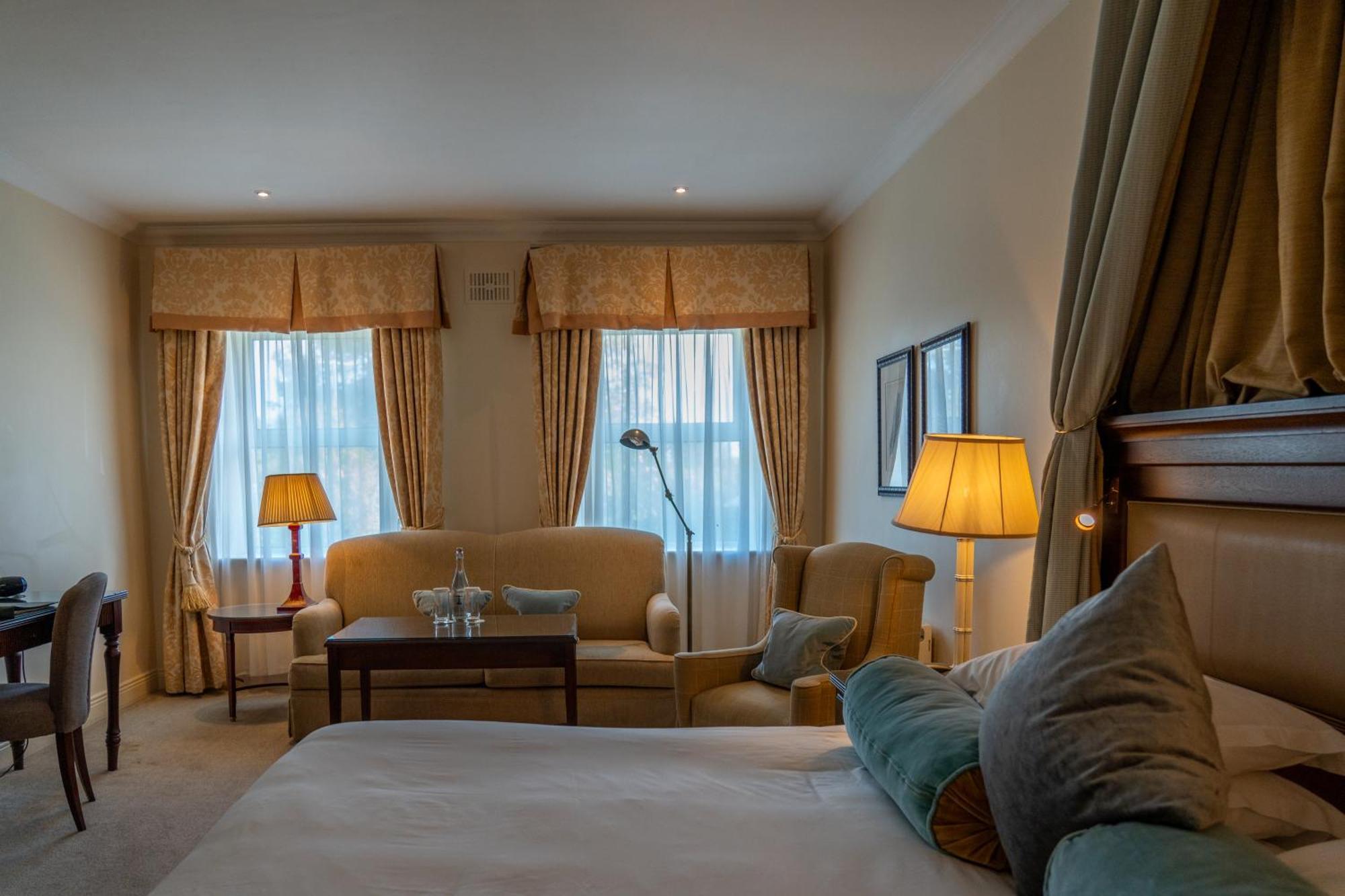 ניוברידג' The Keadeen Hotel מראה חיצוני תמונה